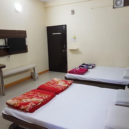 Hotel Shri Radhe Krishna Godarpura Bagian luar foto