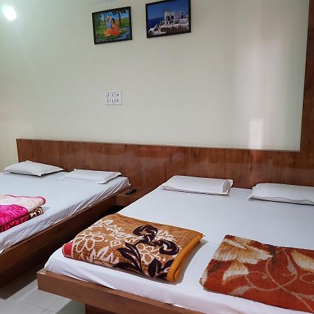 Hotel Shri Radhe Krishna Godarpura Bagian luar foto