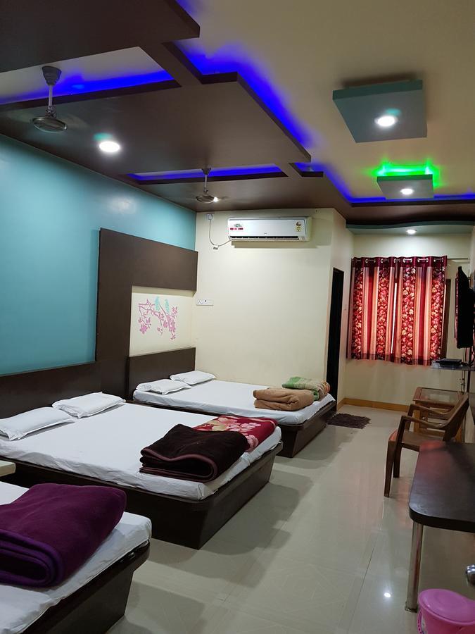 Hotel Shri Radhe Krishna Godarpura Bagian luar foto