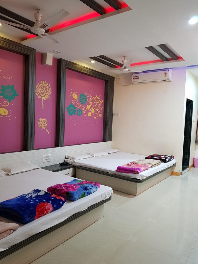 Hotel Shri Radhe Krishna Godarpura Bagian luar foto