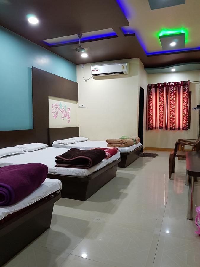 Hotel Shri Radhe Krishna Godarpura Bagian luar foto