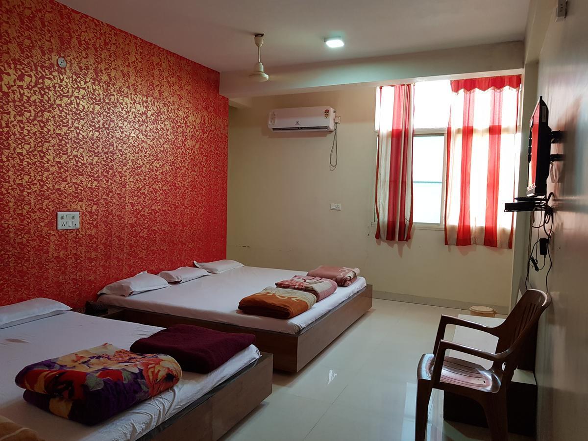 Hotel Shri Radhe Krishna Godarpura Bagian luar foto