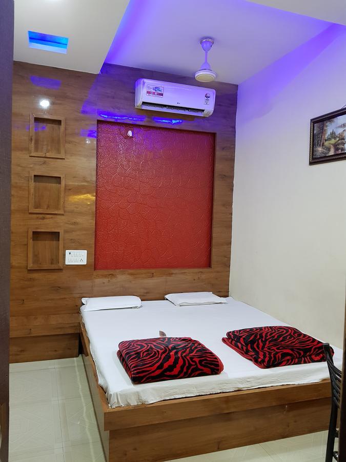 Hotel Shri Radhe Krishna Godarpura Bagian luar foto