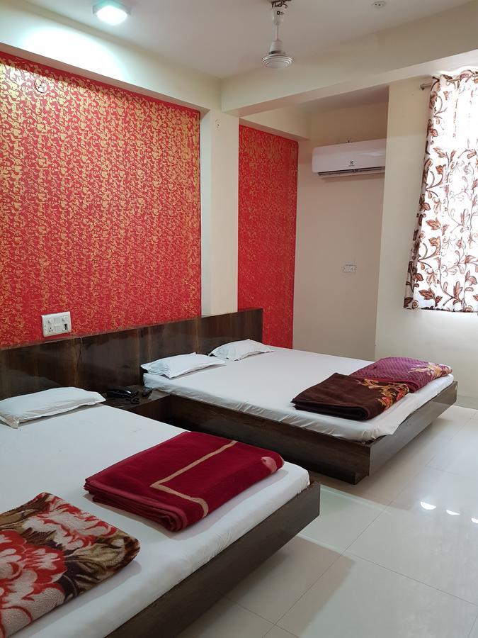 Hotel Shri Radhe Krishna Godarpura Bagian luar foto