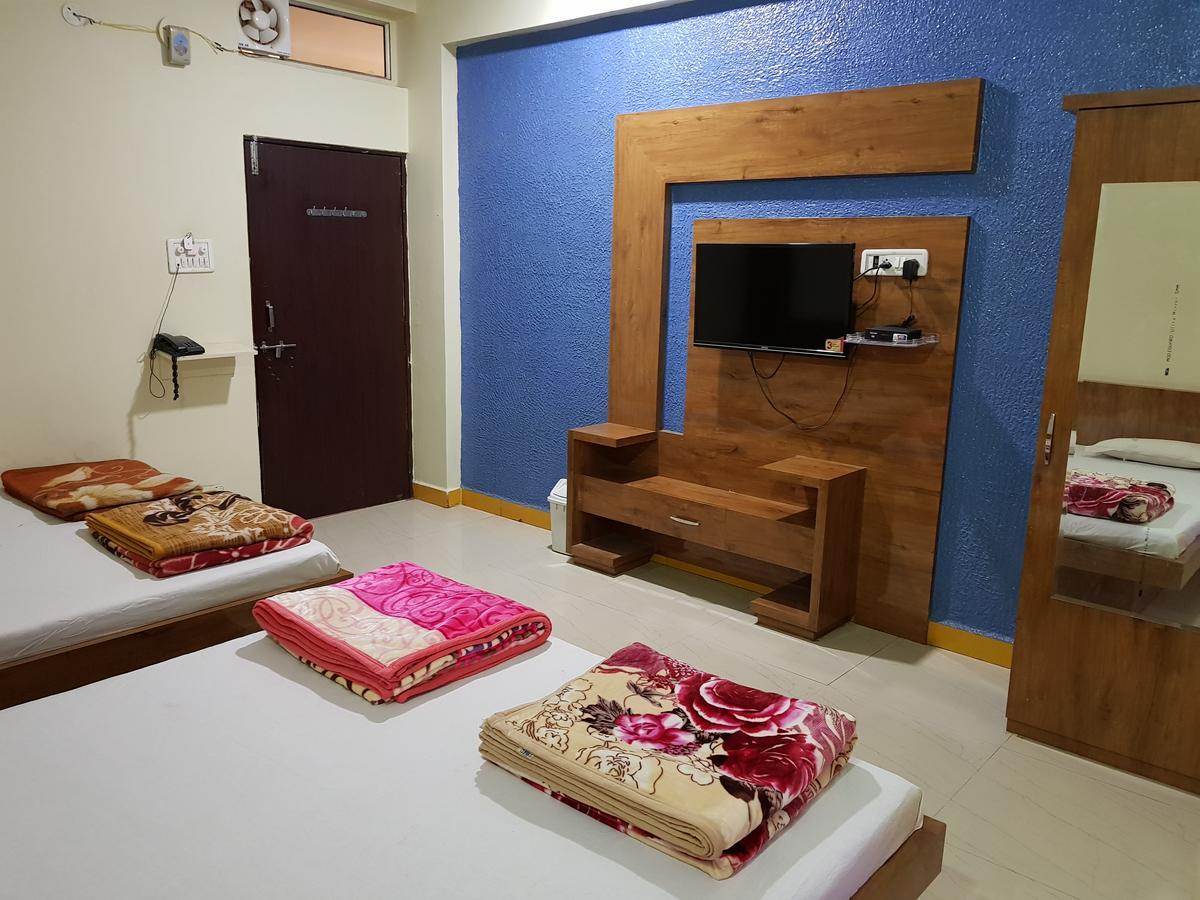 Hotel Shri Radhe Krishna Godarpura Bagian luar foto