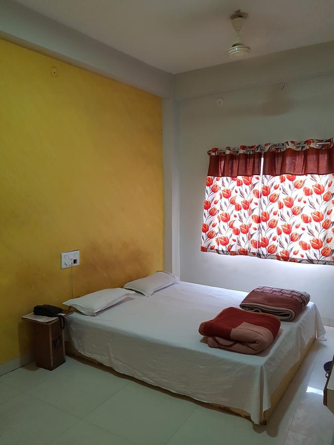 Hotel Shri Radhe Krishna Godarpura Bagian luar foto