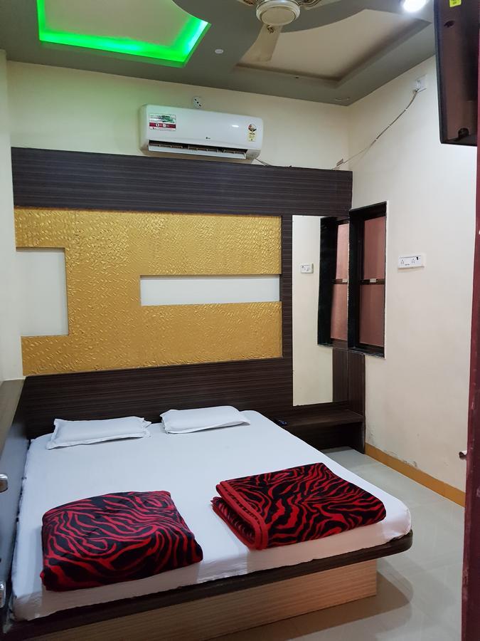 Hotel Shri Radhe Krishna Godarpura Bagian luar foto