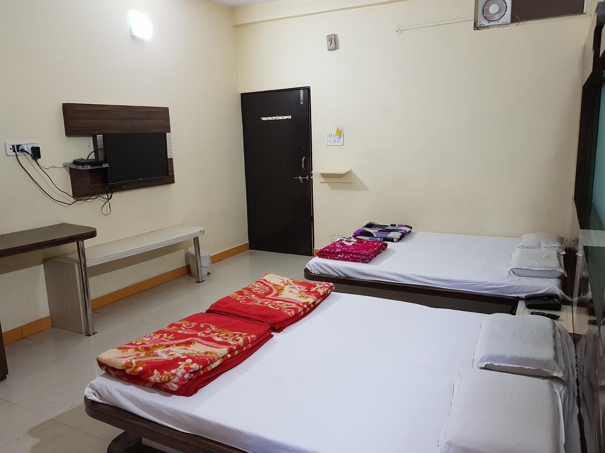 Hotel Shri Radhe Krishna Godarpura Bagian luar foto