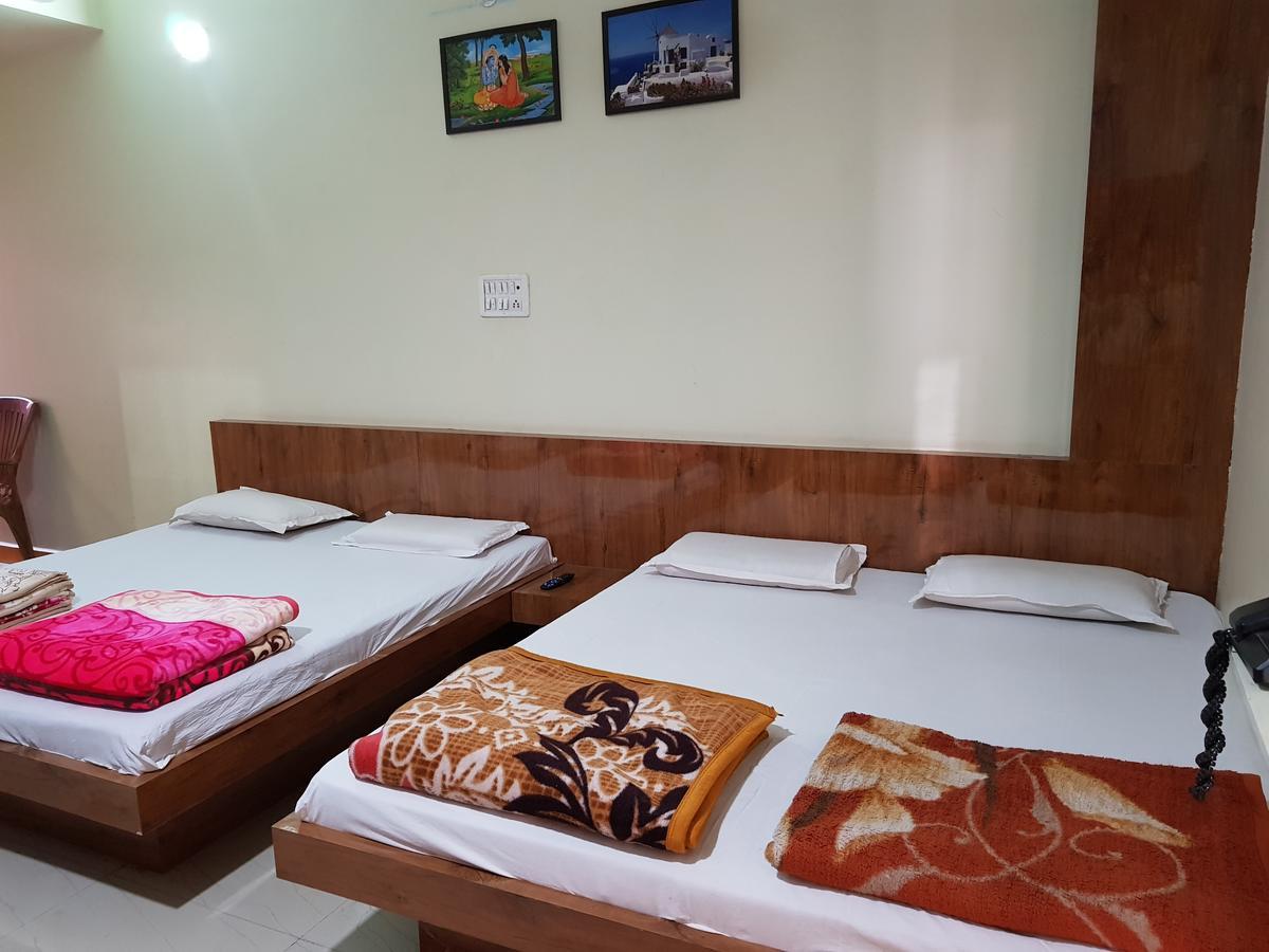Hotel Shri Radhe Krishna Godarpura Bagian luar foto