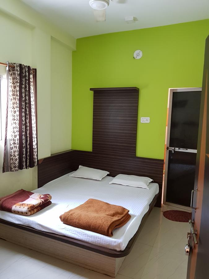 Hotel Shri Radhe Krishna Godarpura Bagian luar foto