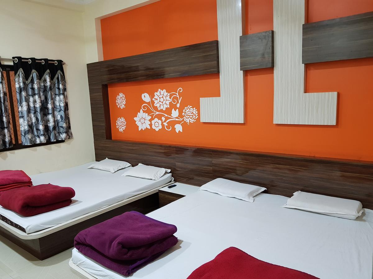Hotel Shri Radhe Krishna Godarpura Bagian luar foto