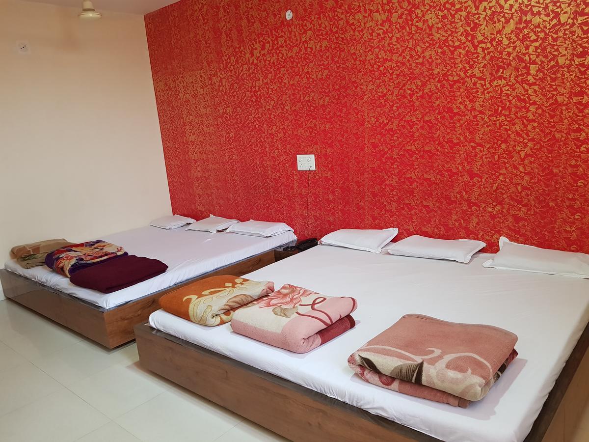 Hotel Shri Radhe Krishna Godarpura Bagian luar foto