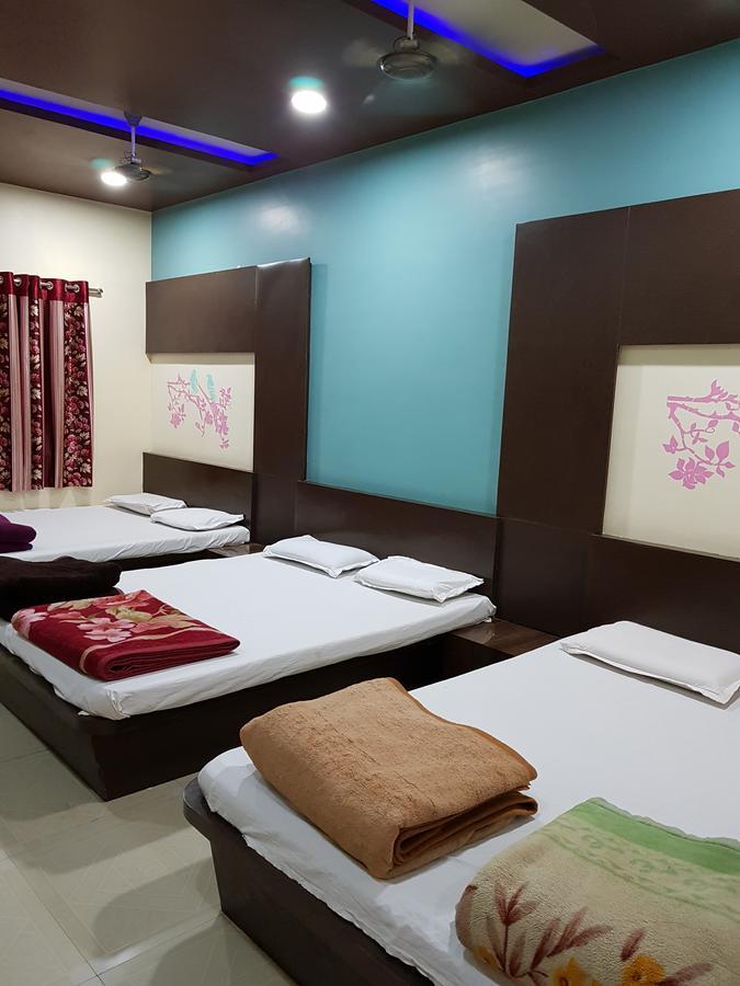 Hotel Shri Radhe Krishna Godarpura Bagian luar foto