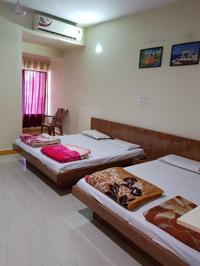 Hotel Shri Radhe Krishna Godarpura Bagian luar foto