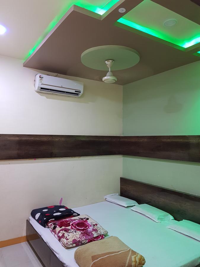 Hotel Shri Radhe Krishna Godarpura Bagian luar foto