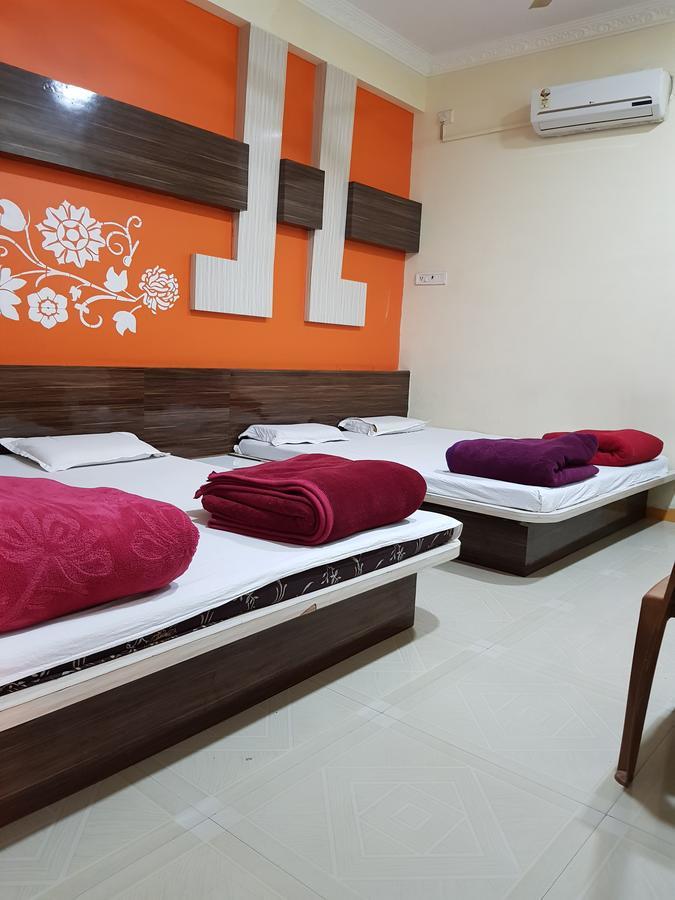 Hotel Shri Radhe Krishna Godarpura Bagian luar foto