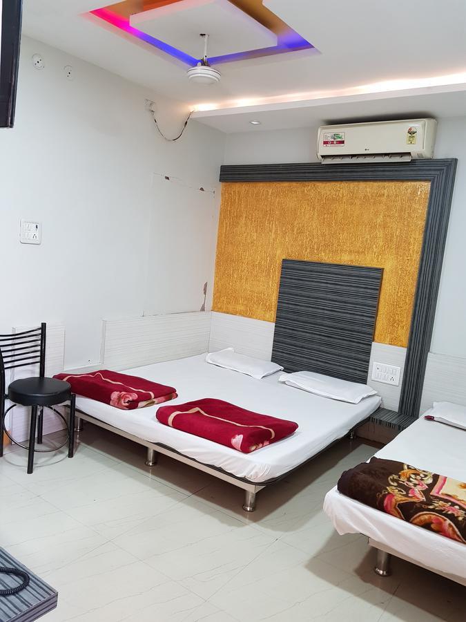Hotel Shri Radhe Krishna Godarpura Bagian luar foto